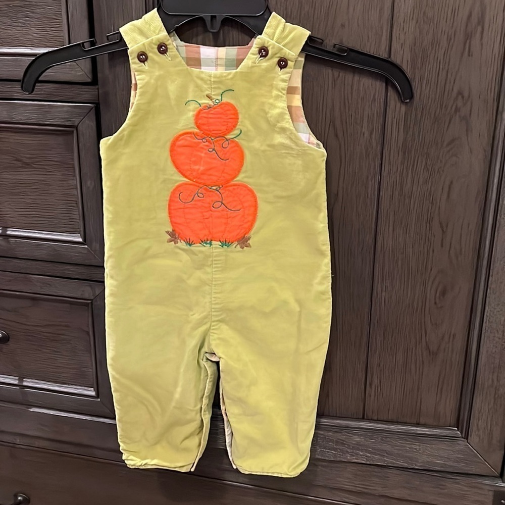 Boys corduroy romper w/pumpkin design, EUC, 9mos​
